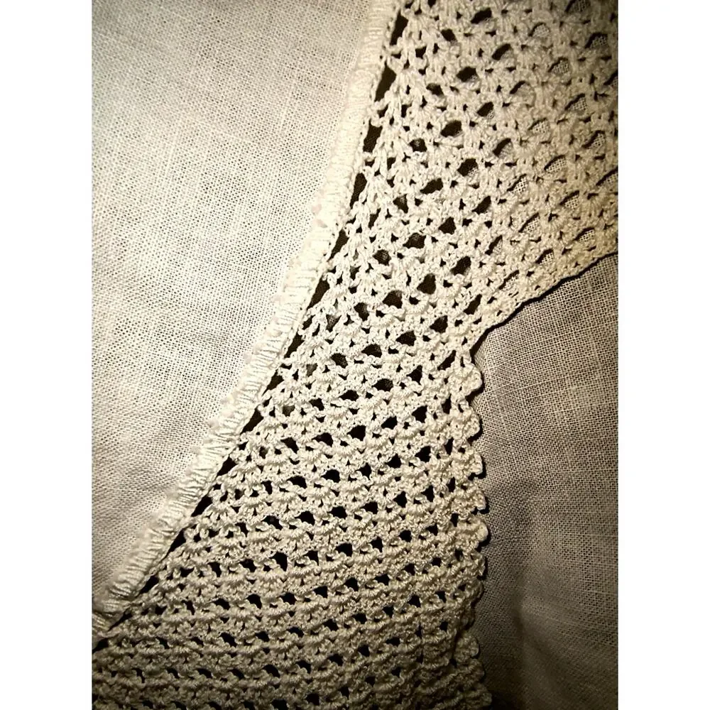 1615.  Round Tablecloth Crochet Diamond Point Trim